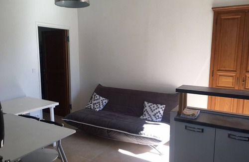 Matra Apartment | Gîte de 4 Personnes Dans une Maison en Pierre de Pays