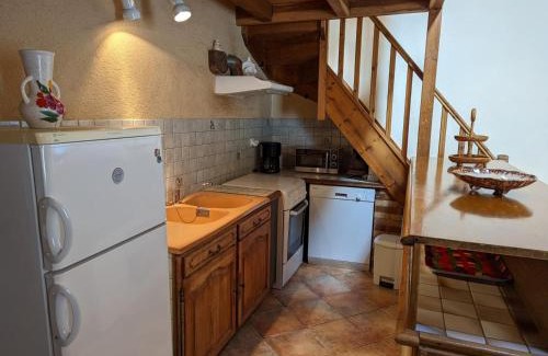 Bellon House | Gîte de charme avec jardin, proche d'Aubeterre-sur-Dronne, pour 6 pers., cheminée, WIFI, équipements bébé - FR-1-653-116