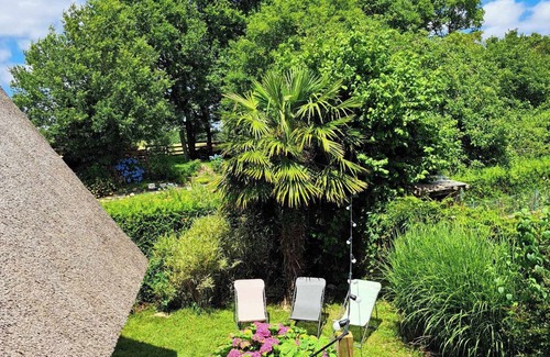 La Chapelle-Neuve House | Gîte de la chaumière de Floranges, 6 pers. Pets welcome, forest walks.