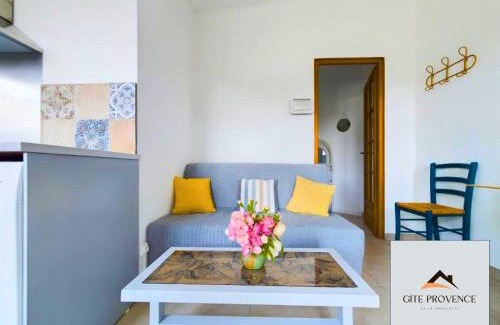 Paluds de Noves Apartment | Gîte de la Draillette