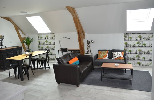 Josnes Apartment | Gîte de Style Industriel 75m² Pour Couchage de 4 Personnes Linge Fourni
