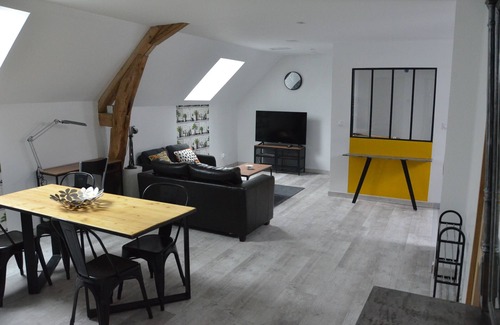 Josnes Apartment | Gîte de Style Industriel 75m² Pour Couchage de 4 Personnes Linge Fourni