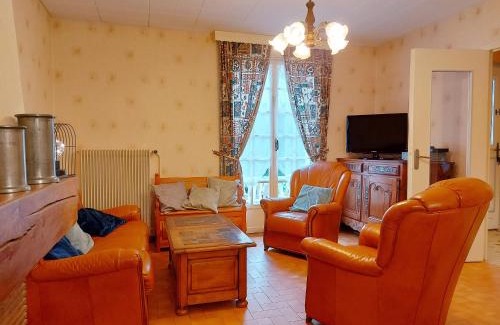 Vicheres House | Gîte familial avec jardin, billard, vélos, et cheminée, au cœur du parc naturel du Perche. - FR-1-581-91