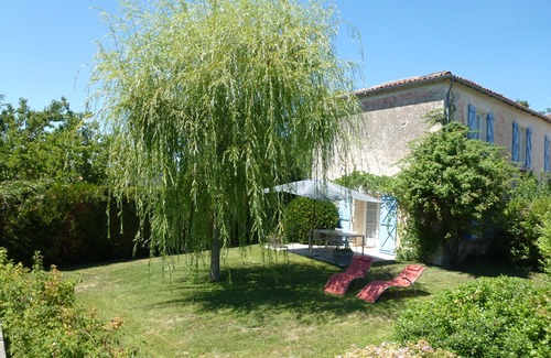 Frontenay-Rohan-Rohan House | Gîte Le Logis de Faugerit In the Marais Poitevin, quiet, flowery, green site