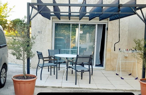 Montagnac Villa | Gîte Location 1 canape-lit rapido 140 - bedroom 1 bed 160 refurbished.