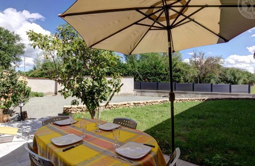 Balbigny House | Gîte rénové à Balbigny avec jardin et terrasse - FR-1-496-282