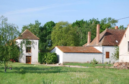 Saint-Pourcain-sur-Sioule House | Gîte Saint-Pourçain-sur-Sioule, 2 pièces, 2 personnes - FR-1-489-30