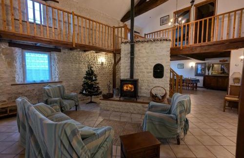 Angeduc House | Gîte spacieux avec piscine chauffée, jardin, WIFI et animaux admis - FR-1-653-273
