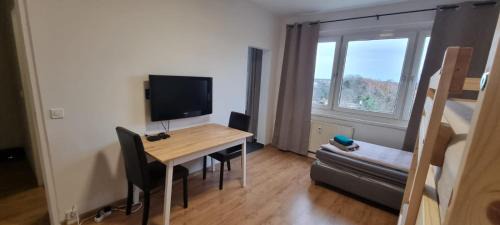Nordost Apartment | günstiges Studio Dachgeschoss an der Messe