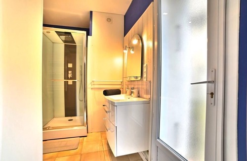 Saintes Apartment | ღ Olympia Saintais - Free Parking, Fibre, Ground Floor