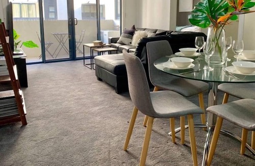 Woolloongabba Apartment | ★Gabba Central★ Sleeps 4 | 2km to CBD