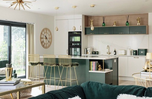 Holcombe House | Gable View Summary: W