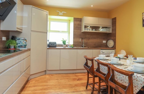 Beaumaris Cottage | GADLYS HOUSE - BEAU VIEW, family friendly in Beaumaris