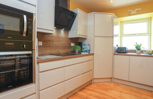 Beaumaris Cottage | GADLYS HOUSE - BEAU VIEW, family friendly in Beaumaris