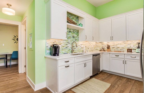 Old East Hill Cottage | Gadsden Hideaway: Historic Downtown Luxury in East Hill Preservation District