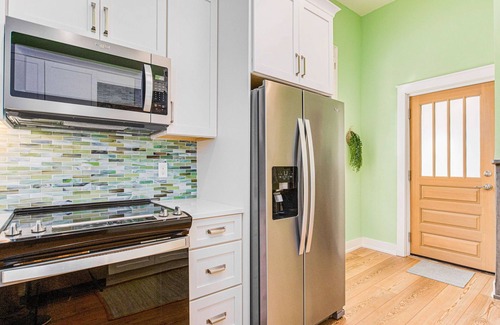 Old East Hill Cottage | Gadsden Hideaway: Historic Downtown Luxury in East Hill Preservation District