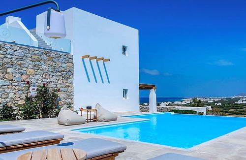 Maragas Villa | GAIA "well living house". Where luxury and nature live in harmony.