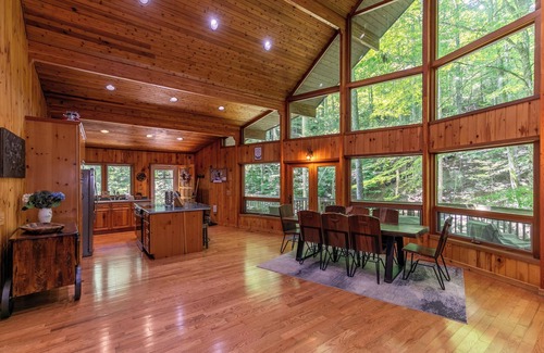 Boone House | Gait to Paradise - 15 minutes to Boone, hot tub, completely private, creek in back yard