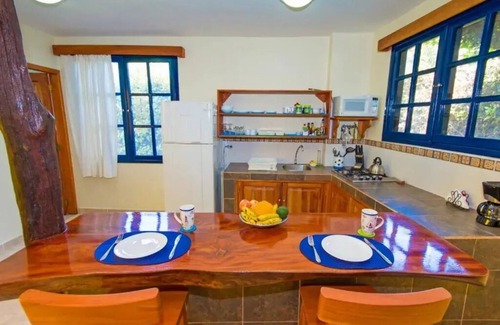 Bahia de la Academia Cottage | Galapagos Cottages - One-Bedroom Housen