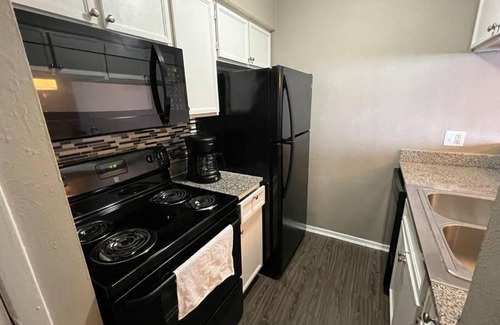 Far North Dallas Apartment | Galleria Dallas Queen size bed plus extra mattress