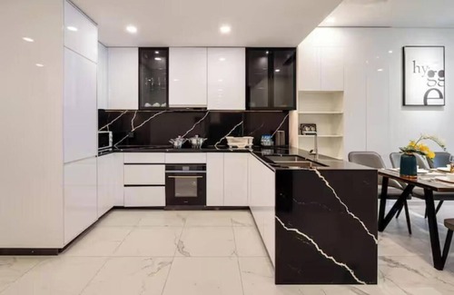 Ben Nghe Apartment | Galleria Modern Luxe 3BR - L81 Views w/Pool & Gym