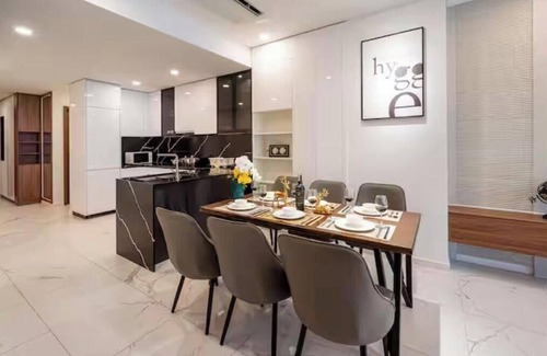 Ben Nghe Apartment | Galleria Modern Luxe 3BR - L81 Views w/Pool & Gym