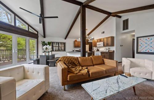 Fontana House | Game Lovers Getaway In Abbey Springs with Golf Cart