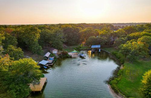 Gober House | Game Room and Lake Bonham On-Site Family Getaway!