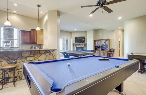 Tucumcari House | Game Room & Deck: Group Getaway in New Mexico!