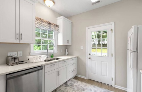 North Raleigh House | ☆ Game Space! Fenced In Yard ☆