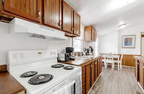 Columbia House | Gamecock Roost- 15mins to Downtown- Back unit