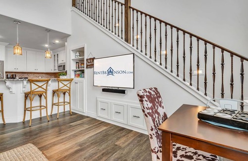 Indian Point Condo | Games, Gorgeous Lake Views, Private Deck, Bunk Bed, Near Silver Dollar City, Free Daily Fun!