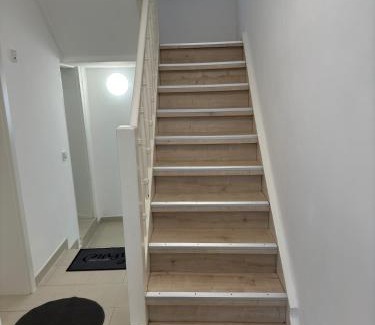 Wittlich House | Ganzes Haus in Innenstadt für 3 Küche Terrasse