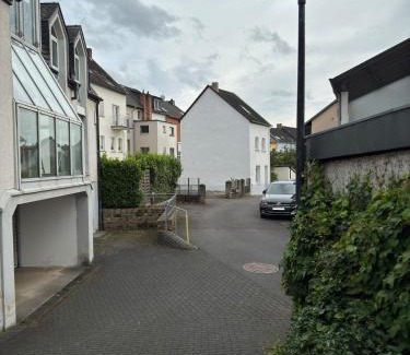 Wittlich House | Ganzes Haus in Innenstadt für 3 Küche Terrasse