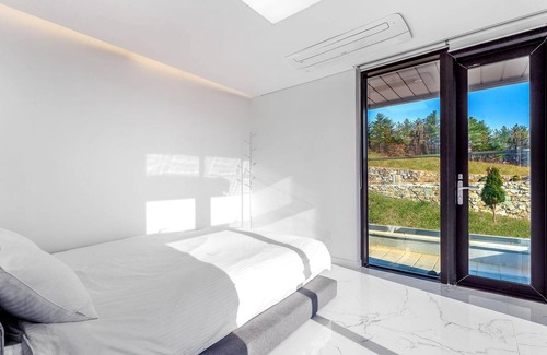 Oeseo House | Gapyeong The Bereuso Poolvilla