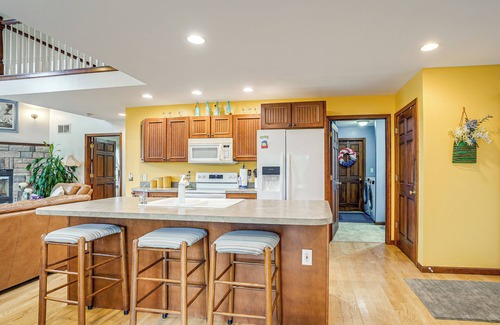 Coldwater House | Garage Game Room, Bar: Coldwater Lake House!