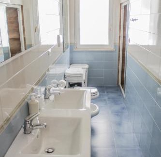 Rivoltella Apartment | Garda Fantasy Apartment - JACUZZI