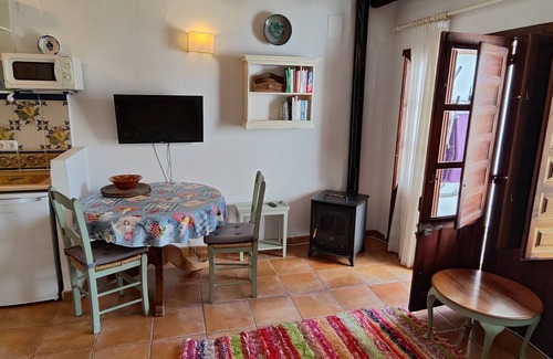 Portugos House | Garden apartment in the heart of the countryside, close to local villages.