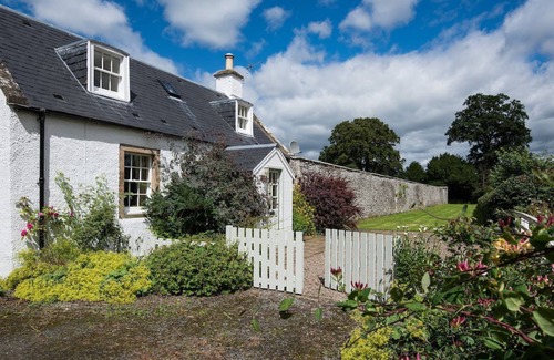 Denholm Cottage | GARDEN COTTAGE - peaceful rural cottage in Scottish countryside