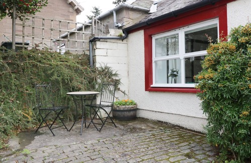 Perth Cottage | GARDEN COTTAGE, pet friendly, with a garden in Perth