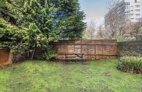 Ealing Apartment | Garden flat near Ealing Broadway