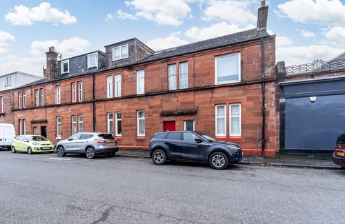 Alexandria Apartment | Garden Flat - Stylish - Modern Flat - Near Balloch