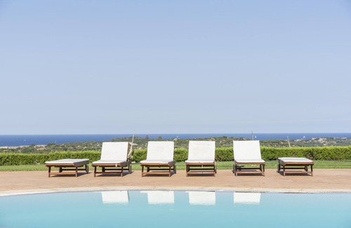 San Teodoro Apartment | Garden House With Panoramic Sea View,Swimming Pool, 5 minutes from the beach