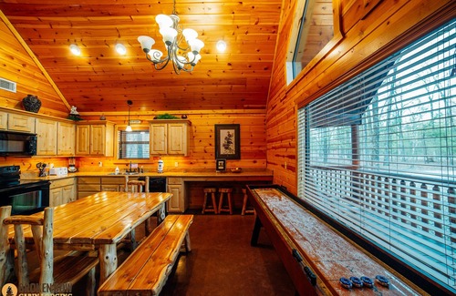 Broken Bow Cabin | Garden Of Eden: 4 BR + Loft, 2 Bath, Sleeps 10