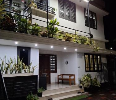 Kozhikode House | Garden view home stay for family near meitra hospital