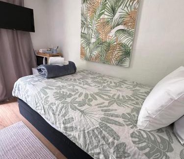Catalina House | Garden View Homestay Single Ensuite Room