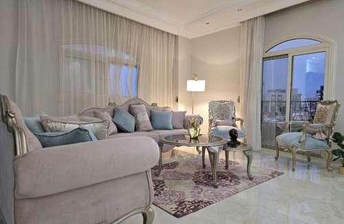 New Cairo Apartment | Garden View Royal Villa 284 - 210 meters space,17 min to Airport 1 min to Water Way, New Cairo - El Banafseg