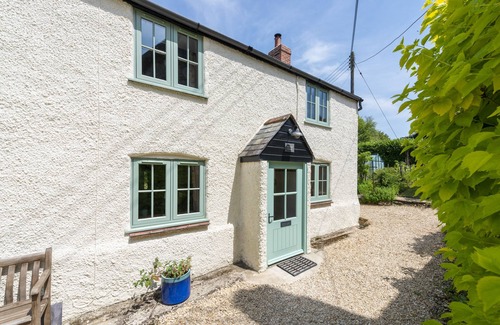 Buckland Newton Cottage | Gardener's Cottage -Tastefully furnished spacious cottage - perfect for family gatherings!