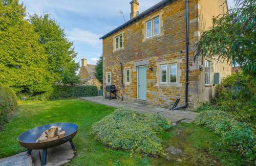 Medbourne House | Gardeners Cottage - Hot Tub Packages Available