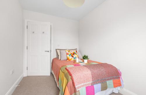 Moy House | Gardenview Manor